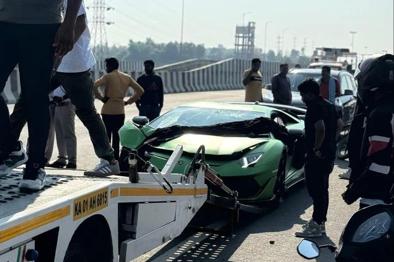 Lamborghini Aventador SVJ gặp tai nạn ở Ấn Độ - ảnh 1