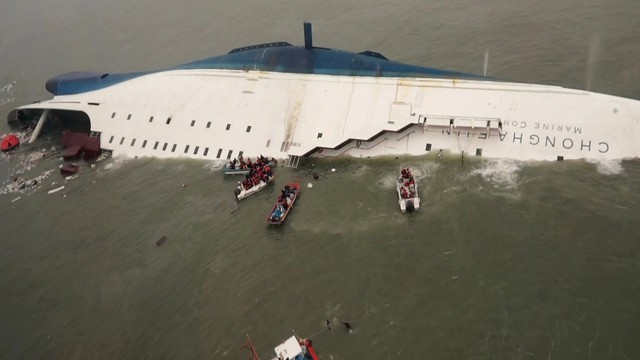 Tròn 10 năm thảm kịch chìm phà Sewol khiến 304 người chết: Xót xa trước tình cảnh của người sống sót - ảnh 1