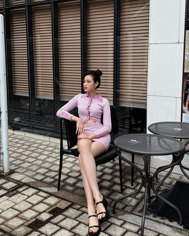4 mỹ nhân Việt có thời trang đi du lịch đẹp long lanh, ngắm là muốn học theo ngay - ảnh 13