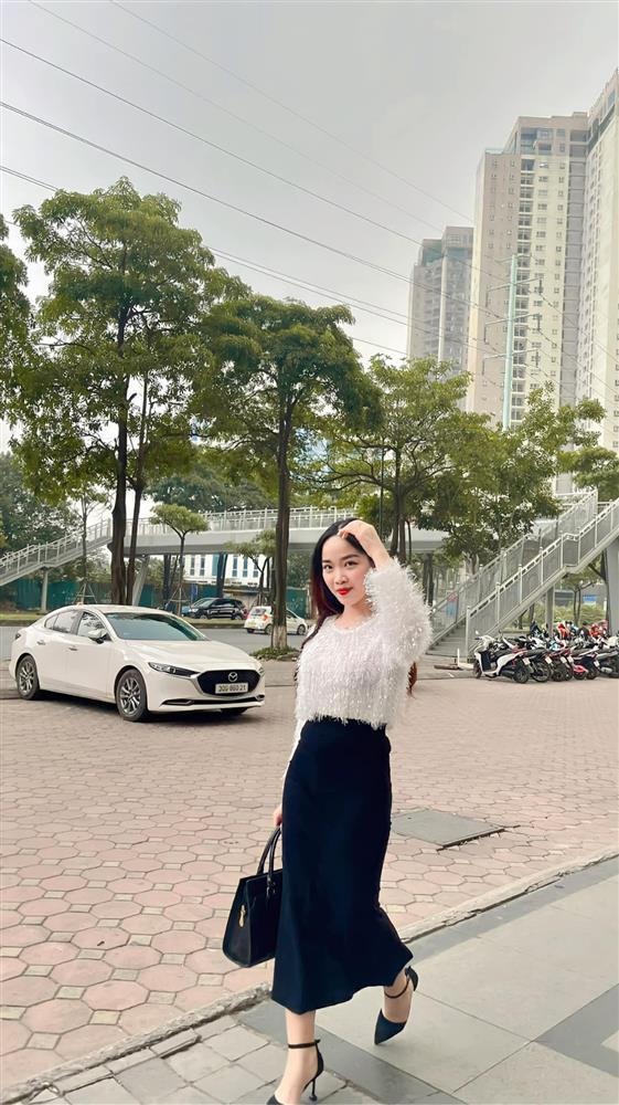 Style 'cô giáo tiểu học' của bà xã cựu thủ môn U23 Việt Nam - Phí Minh Long - ảnh 4