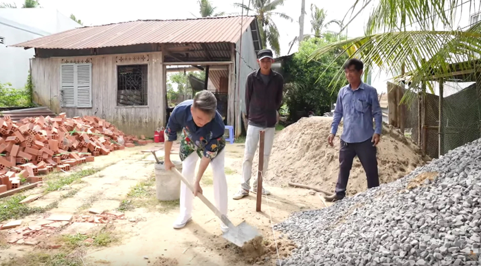Đàm Vĩnh Hưng xây nhà mới cho gia đình phạm nhân: ''Hứa rồi thì phải làm cho đúng'' - ảnh 2