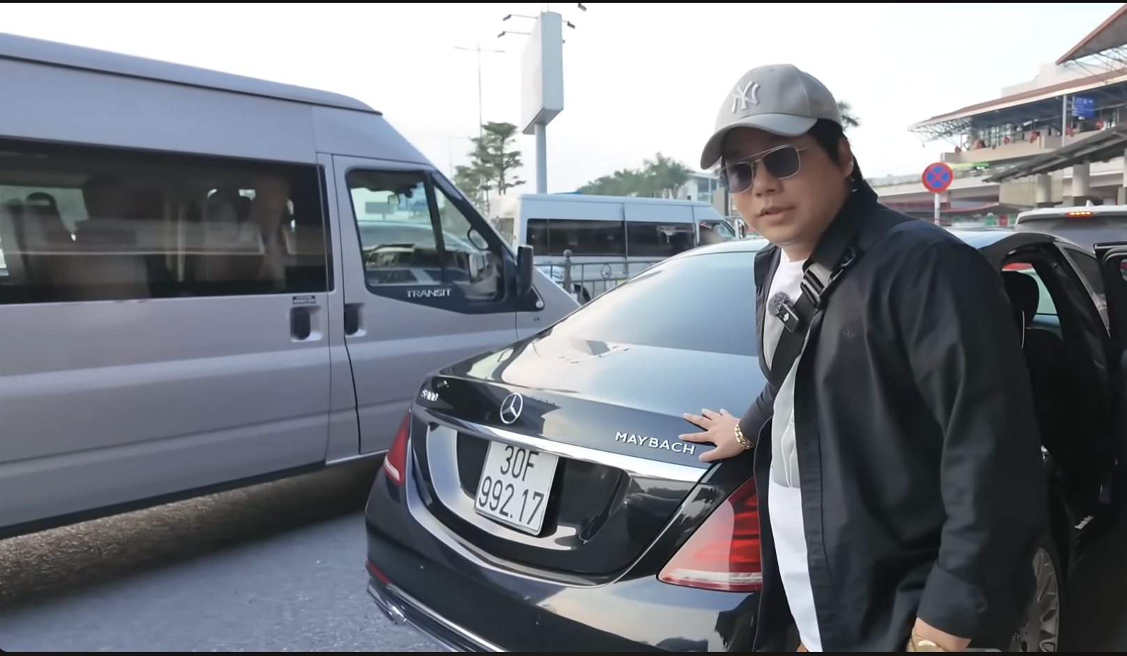 Chiếc Mercedes-Benz S-Class độ Maybach chở CEO Apple tại Hà Nội từng đưa đón Khoa Pug, nhiều lần dùng làm xe hoa - ảnh 10