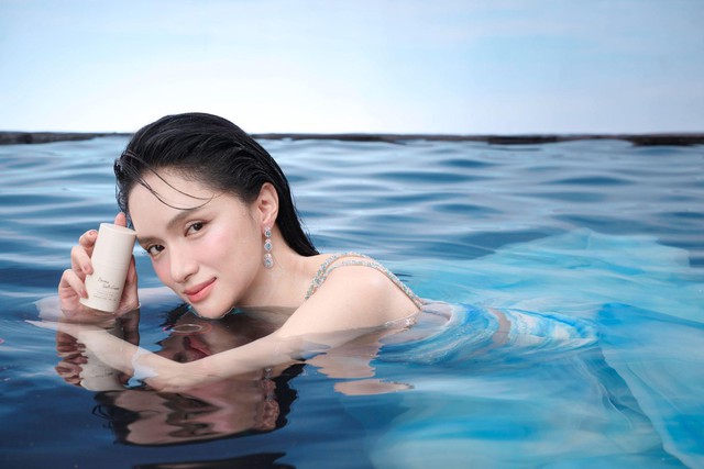 Hoa hậu Hương Giang tung bộ ảnh cực cháy đón mừng cương vị mới - ảnh 1
