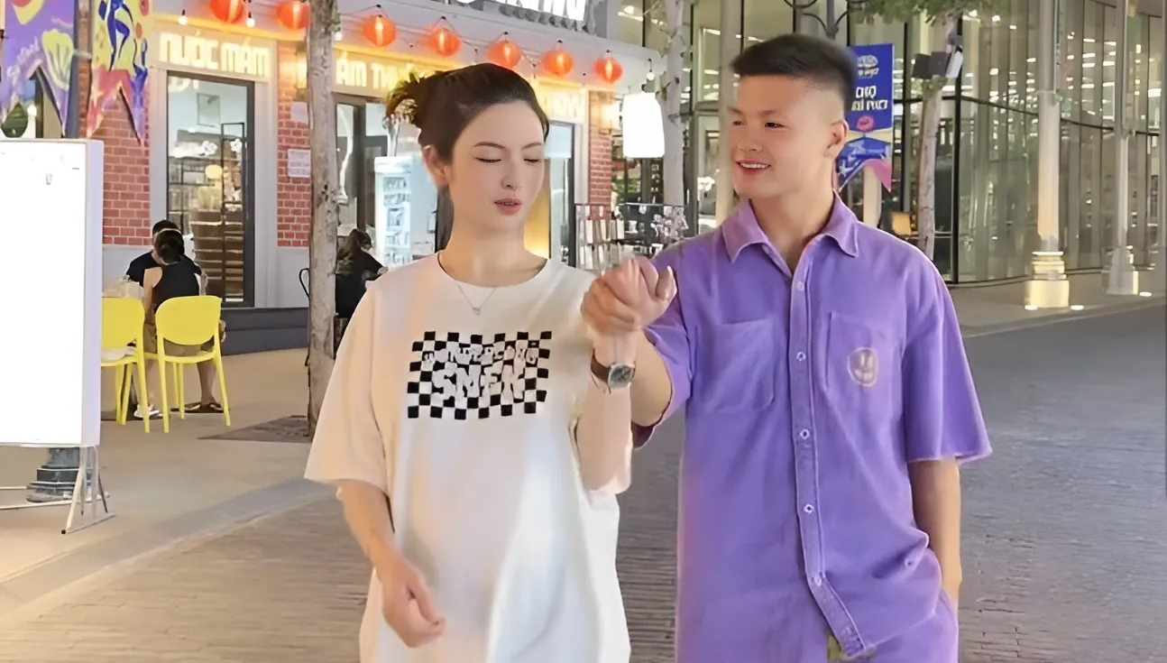 Thời trang sánh đôi của vợ chồng Quang Hải - ảnh 2