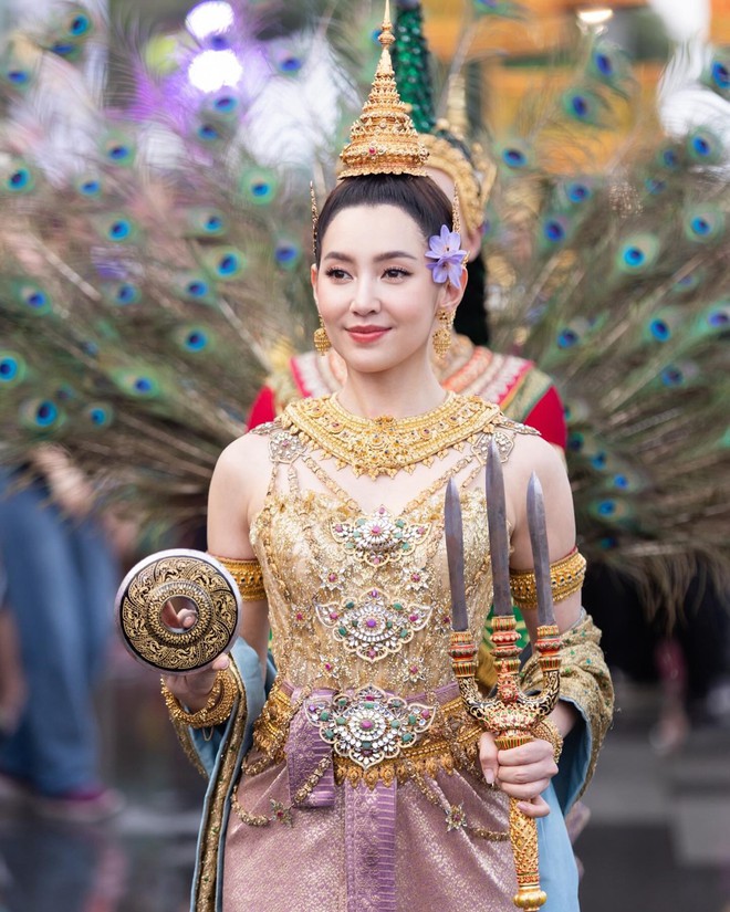 7 nữ thần Songkran 2024 “bất phân thắng bại”: 2 bạn thân Lisa so kè nhan sắc, trùm cuối gây xao xuyến cực mạnh - ảnh 6