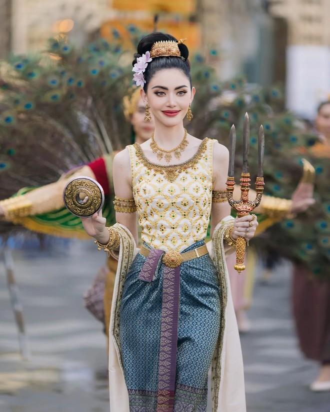 7 nữ thần Songkran 2024 “bất phân thắng bại”: 2 bạn thân Lisa so kè nhan sắc, trùm cuối gây xao xuyến cực mạnh - ảnh 18
