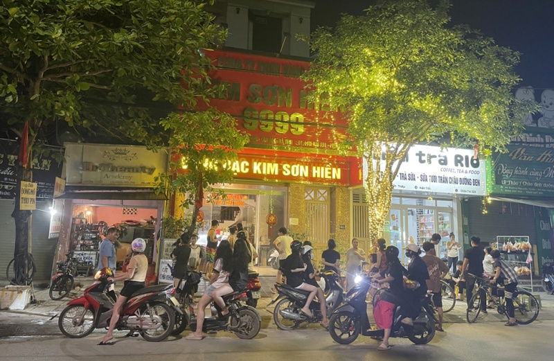 Nam thanh niên nửa đêm đi xế hộp cướp tiệm vàng Kim Sơn Hiền - ảnh 2