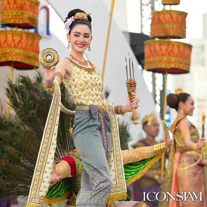 7 nữ thần Songkran 2024 “bất phân thắng bại”: 2 bạn thân Lisa so kè nhan sắc, trùm cuối gây xao xuyến cực mạnh - ảnh 20