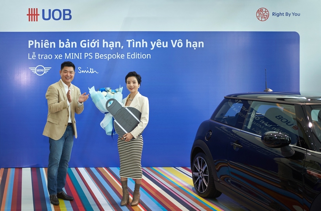 Ngân hàng UOB Việt Nam trao ô tô Mini Cooper cho khách hàng trúng thưởng chương trình 