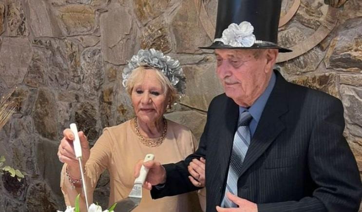 Quen qua mạng, cụ ông 90 tuổi tổ chức đám cưới hoành tráng với cụ bà 83 - ảnh 2