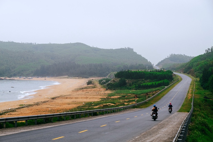 Khung cảnh đẹp khó cưỡng trên cung đường 120km ven biển trải dọc Hà Tĩnh - ảnh 10