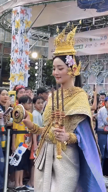 7 nữ thần Songkran 2024 “bất phân thắng bại”: 2 bạn thân Lisa so kè nhan sắc, trùm cuối gây xao xuyến cực mạnh - ảnh 13