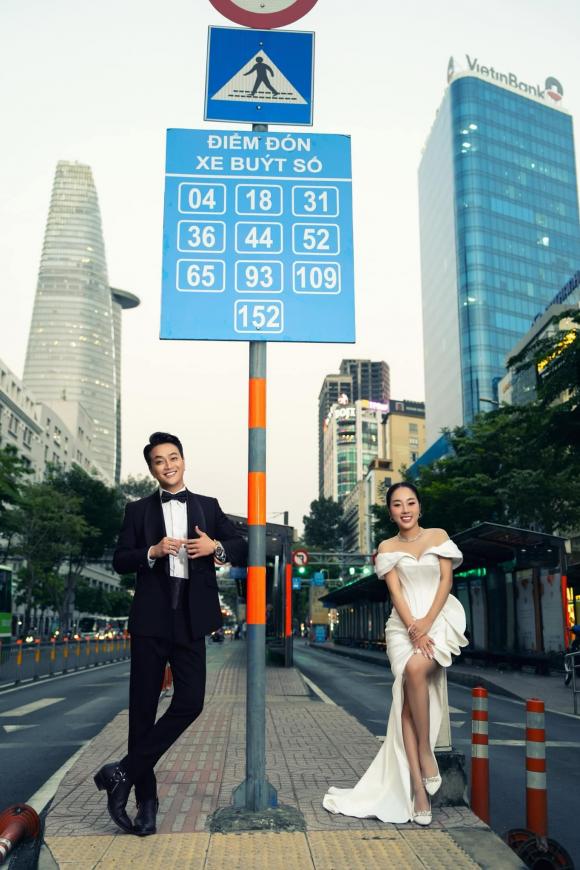 TiTi (HKT) lộ diện trước thềm đám cưới: Cực tình tứ bên bạn gái, độ xứng đôi gây sốt - ảnh 4