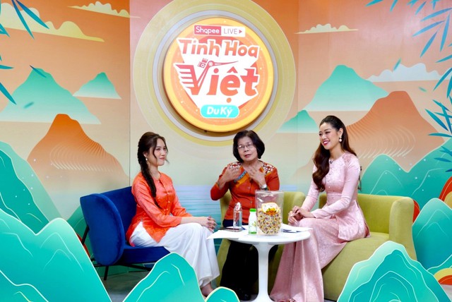 Nhà báo Vũ Kim Hạnh review phiên livestream của Hoa hậu Khánh Vân và Thanh Thanh Huyền ngay trên livestream - ảnh 1