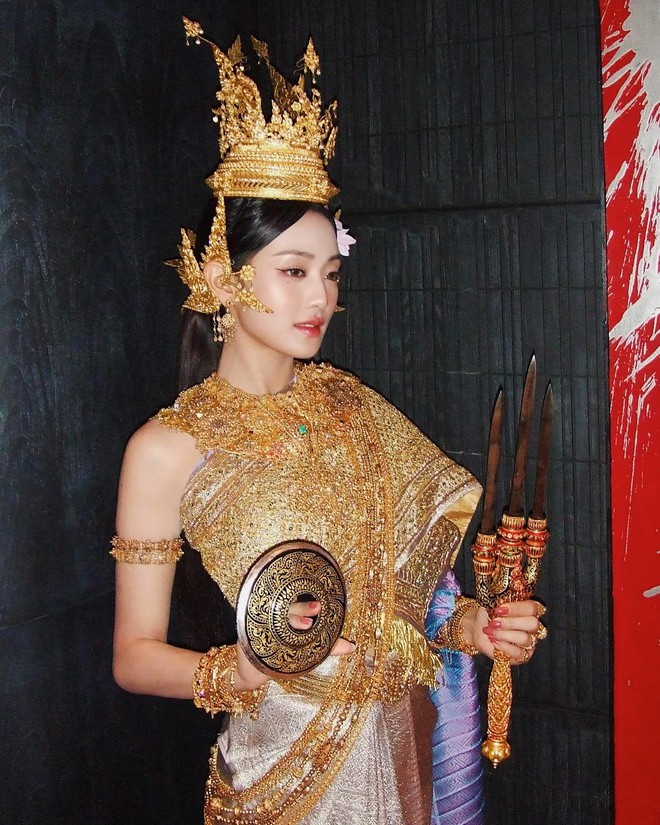 7 nữ thần Songkran 2024 “bất phân thắng bại”: 2 bạn thân Lisa so kè nhan sắc, trùm cuối gây xao xuyến cực mạnh - ảnh 10