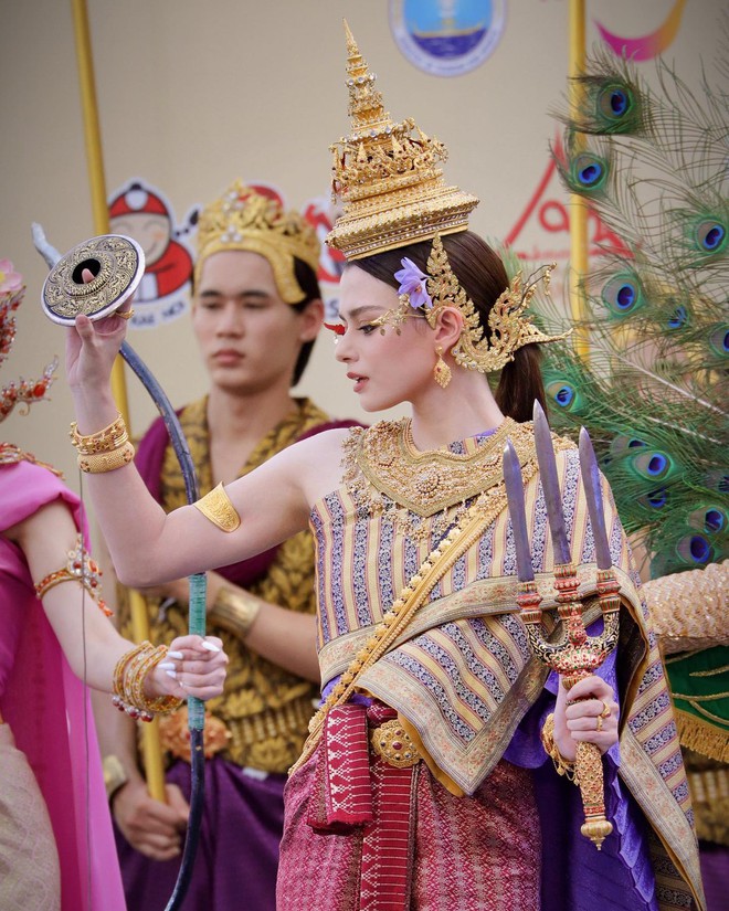 7 nữ thần Songkran 2024 “bất phân thắng bại”: 2 bạn thân Lisa so kè nhan sắc, trùm cuối gây xao xuyến cực mạnh - ảnh 8