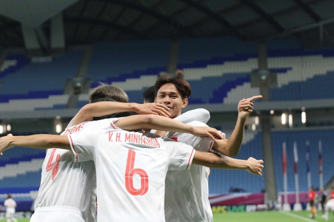 Fan Đông Nam Á tưng bừng chúc mừng chiến thắng của U23 Việt Nam, trái hẳn với phản ứng của fan Việt: Các bạn đã trở lại đường đua! - ảnh 1