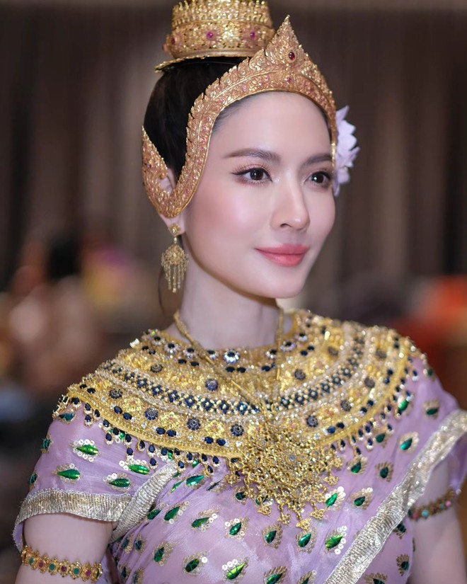 7 nữ thần Songkran 2024 “bất phân thắng bại”: 2 bạn thân Lisa so kè nhan sắc, trùm cuối gây xao xuyến cực mạnh - ảnh 1