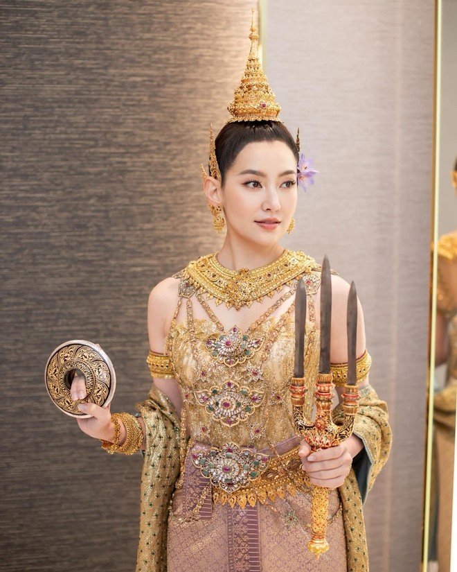 7 nữ thần Songkran 2024 “bất phân thắng bại”: 2 bạn thân Lisa so kè nhan sắc, trùm cuối gây xao xuyến cực mạnh - ảnh 5