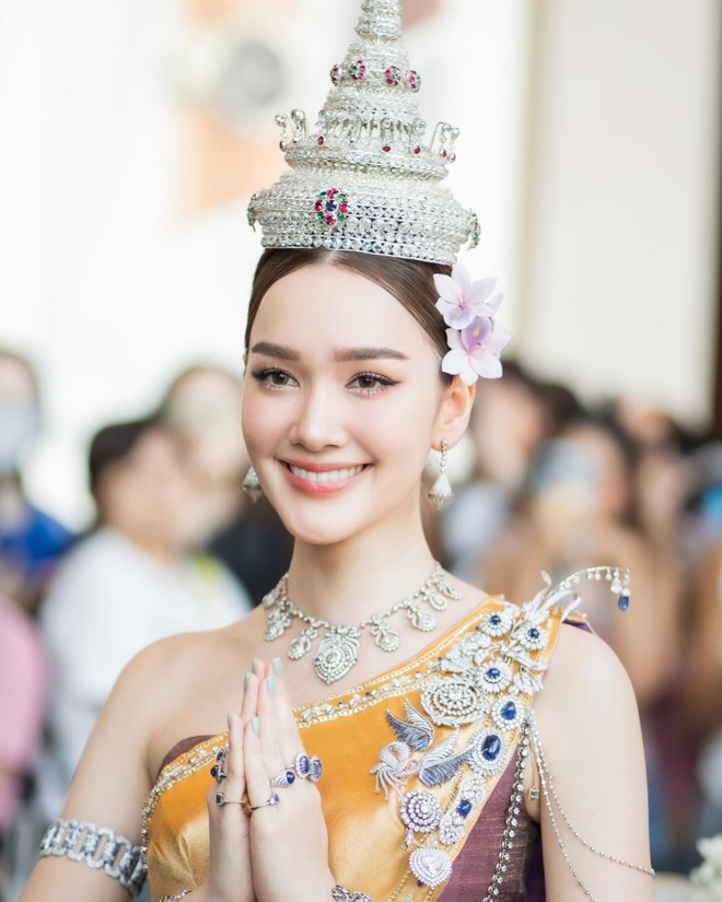 7 nữ thần Songkran 2024 “bất phân thắng bại”: 2 bạn thân Lisa so kè nhan sắc, trùm cuối gây xao xuyến cực mạnh - ảnh 14