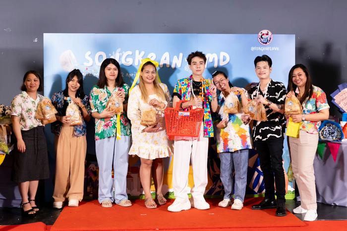 Quang Hùng MasterD tặng ''đặc sản'' Việt Nam cho fan Thái Lan: 10 điểm tinh tế! - ảnh 2