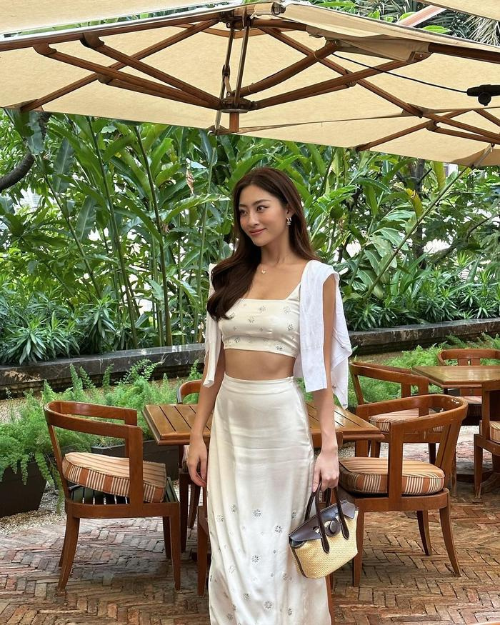 Phong cách mặc đồ như ''con tài phiệt'' của Hoa hậu Lương Thùy Linh được khen ngợi - ảnh 7