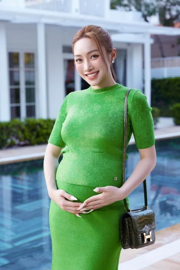 Lý Thùy Chang được Chi Bảo chiều chuộng đưa đi du lịch trong khi mang thai, vóc dáng hiện tại gây chú ý - ảnh 9