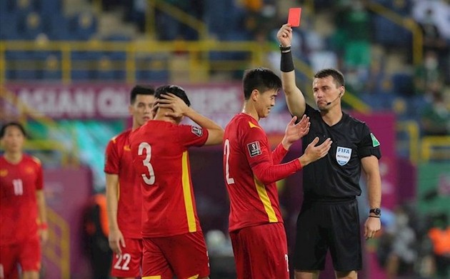 5 thẻ đỏ, 10 lần chịu phạt đền và vấn đề cực lớn của bóng đá Việt Nam - ảnh 2
