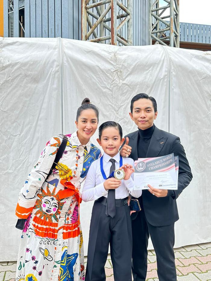 Nữ hoàng dancesport Khánh Thi với hành trình cùng con chạm tay giải quốc tế đầy thử thách - ảnh 1