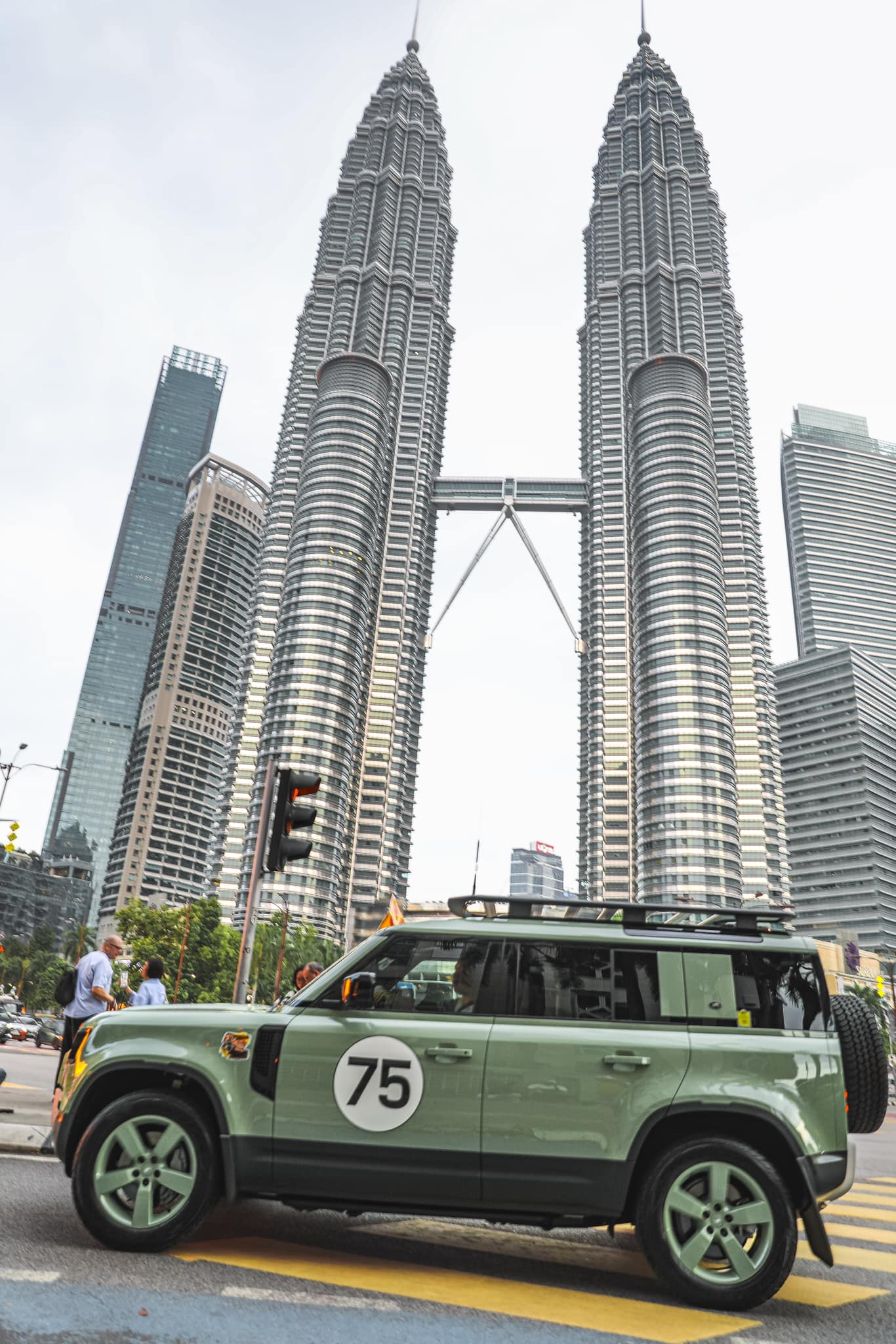 Sau chuyến phượt Trung Quốc, tay chơi Việt đem Land Rover Defender 7 tỷ xuyên Đông Nam Á, chạy qua cả nước tay lái nghịch - ảnh 2