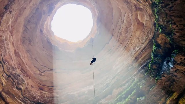 Sự thật dưới “giếng địa ngục” sâu 116 mét nổi tiếng thế giới với loạt lời nguyền bí ẩn: Đi xuống đáy giếng, các chuyên gia đều phải kinh ngạc - ảnh 2