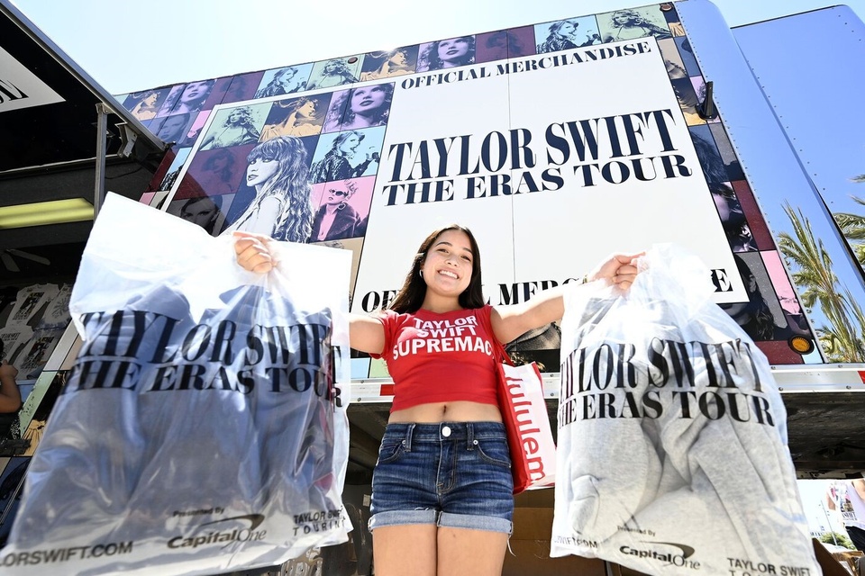''Hàng lậu'' góp phần làm bùng nổ nền kinh tế Taylor Swift - ảnh 1