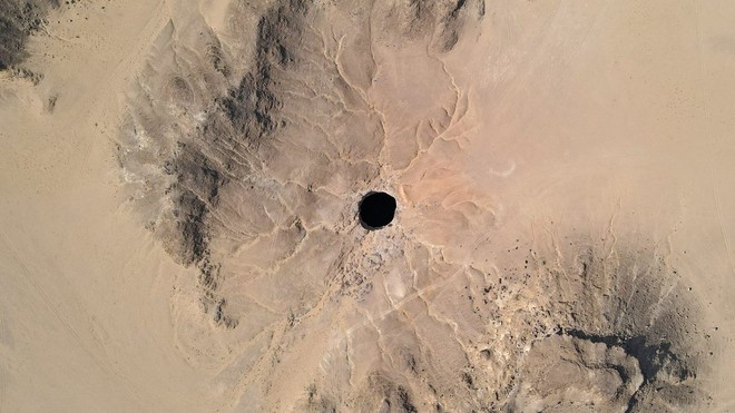 Sự thật dưới “giếng địa ngục” sâu 116 mét nổi tiếng thế giới với loạt lời nguyền bí ẩn: Đi xuống đáy giếng, các chuyên gia đều phải kinh ngạc - ảnh 1