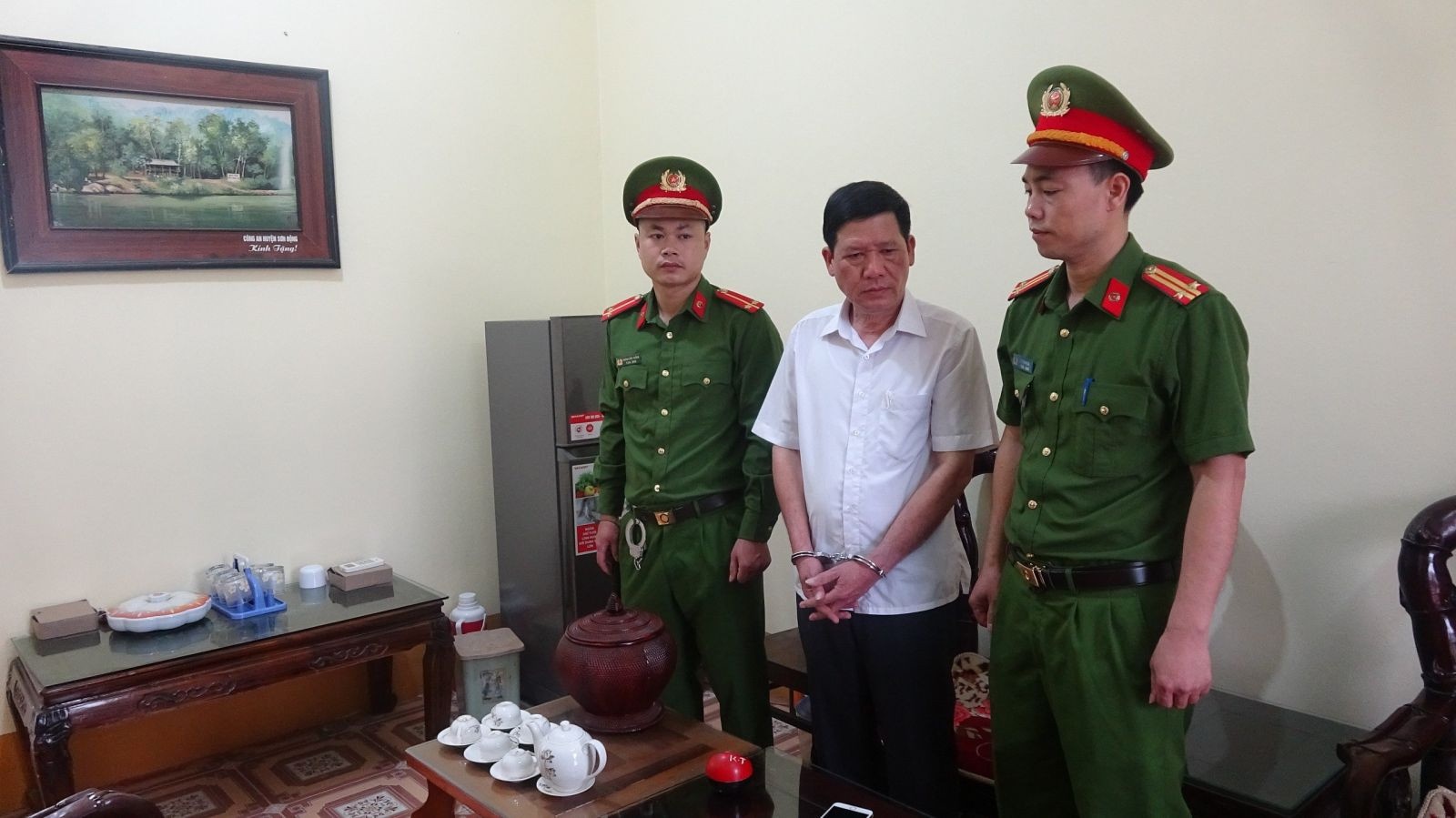 Vì sao Chủ tịch UBND và kế toán thị trấn ở Bắc Giang bị bắt? - ảnh 1