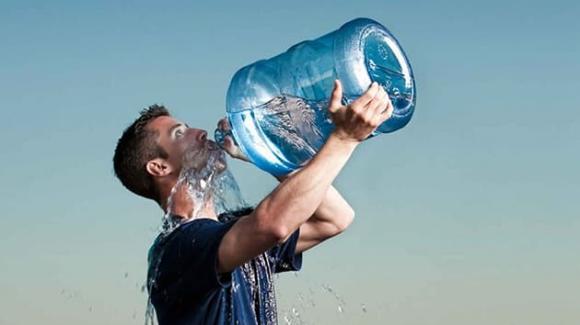 Khi cảm thấy khát, cơ thể bạn đã mất đi 2% lượng nước! Nhiệt độ nước uống chuẩn nhất là bao nhiêu? Uống nước cần chú ý những điều này để vừa khỏe vừa đẹp - ảnh 3
