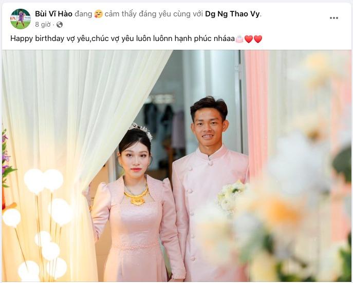 Cô vợ mới cưới xinh đẹp của cầu thủ hot nhất U23 Việt Nam trong trận thắng Kuwait - ảnh 1