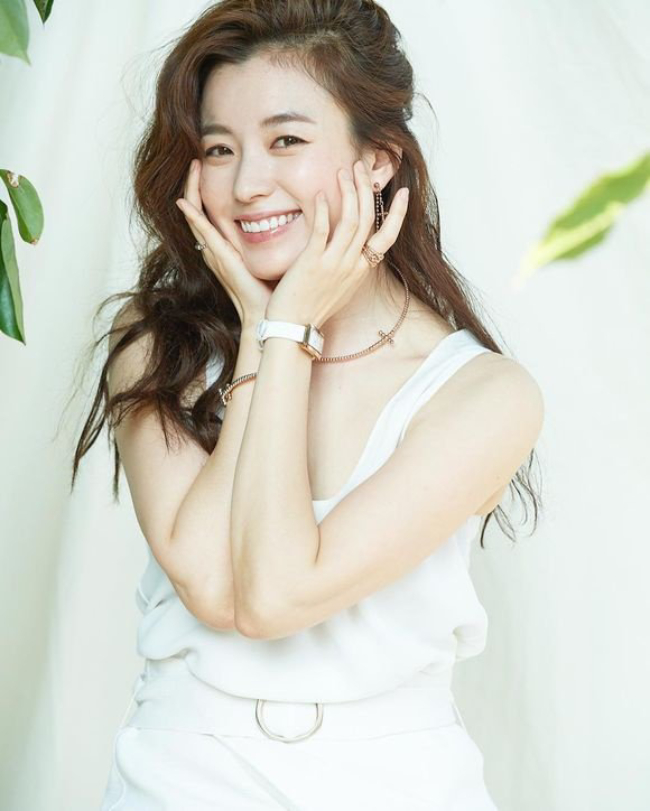 “Mỹ nhân cười đẹp nhất Hàn Quốc” Han Hyo Joo chính thức làm rõ về kỷ lục hôn 13 người trong 1 ngày giữa trời Tây - ảnh 4