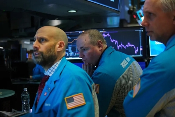Chứng khoán Mỹ ''''đầu xanh đuôi đỏ'', S&P 500 giảm phiên thứ tư liên tiếp - ảnh 1