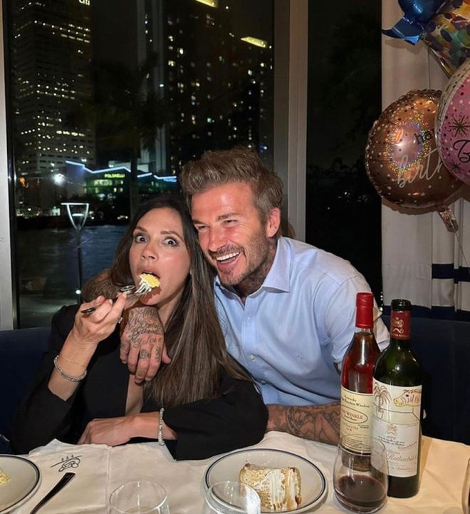 Sinh nhật bà xã tuổi 50, David Beckham thuê chuyên cơ đưa cả gia đình đến Pháp tổ chức - ảnh 1