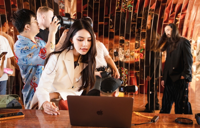 Hoa hậu Jolie Nguyễn hiện tại: Gây xôn xao showbiz Thái, làm quản lý cho DJ hàng đầu Steve Aoki - ảnh 5