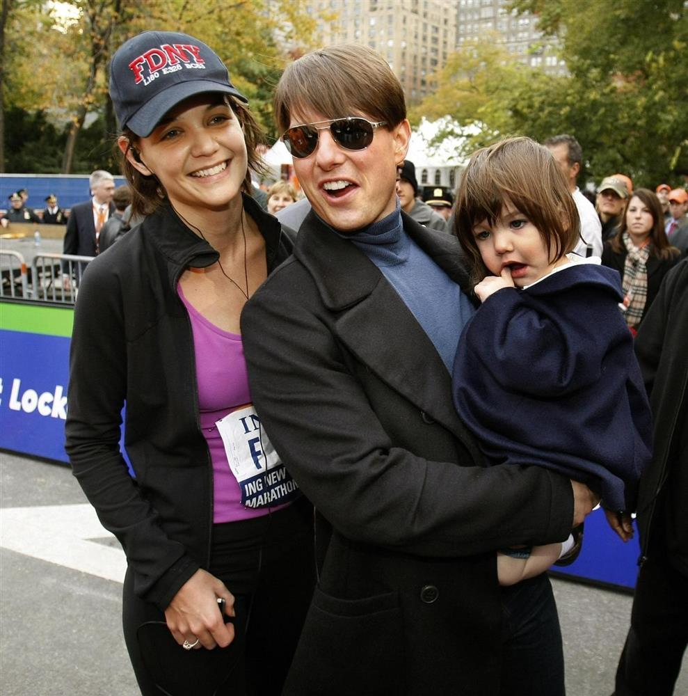 Tom Cruise làm lơ con gái bước sang tuổi 18 - ảnh 11
