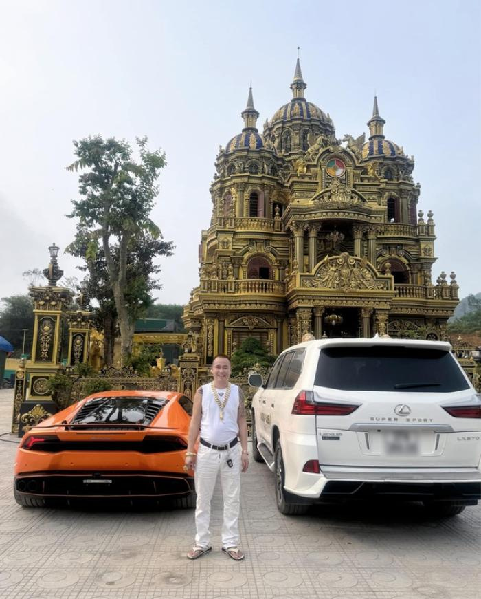 ''Đại gia đồng nát'' Nghệ An vừa xây xong lâu đài 100 tỷ đã sắm thêm siêu xe chục tỷ - ảnh 1