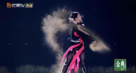 Suni Hạ Linh gây ấn tượng với visual nức nở tại vòng đầu Đạp Gió, ''chiêu trò'' chẳng kém Chi Pu - ảnh 1
