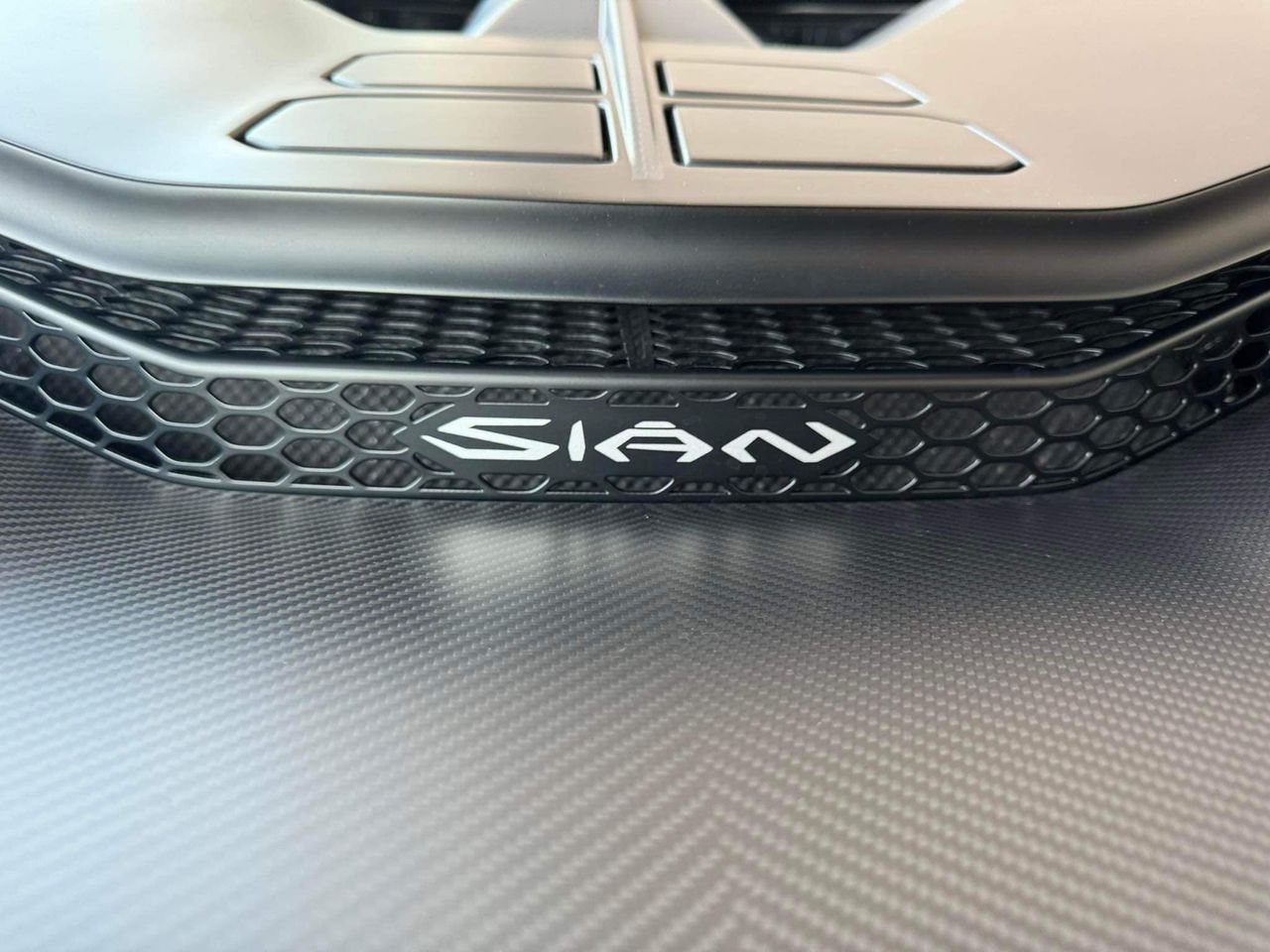 Hoàng Kim Khánh liên tục thả thính loạt siêu xe khủng: Từ Lamborghini Sian, Revuelto đến công khai đặt mua McLaren 750S vừa mới ra mắt - ảnh 5
