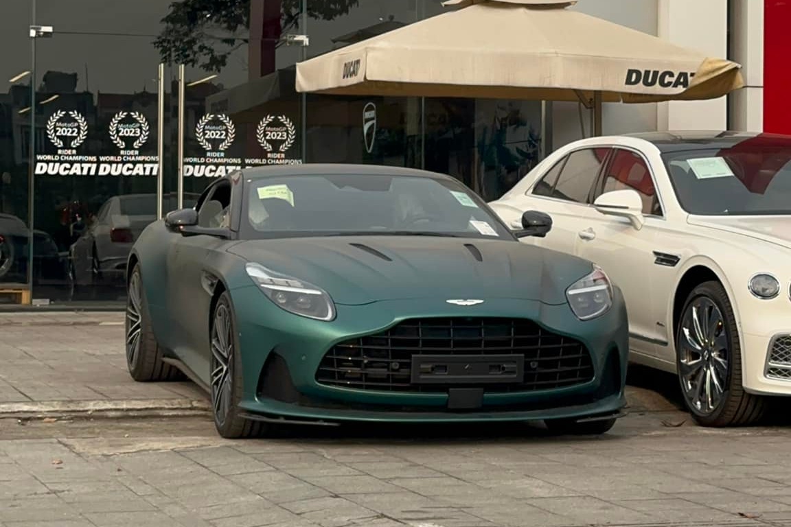 Aston Martin DB12 xuất hiện tại Việt Nam - ảnh 1