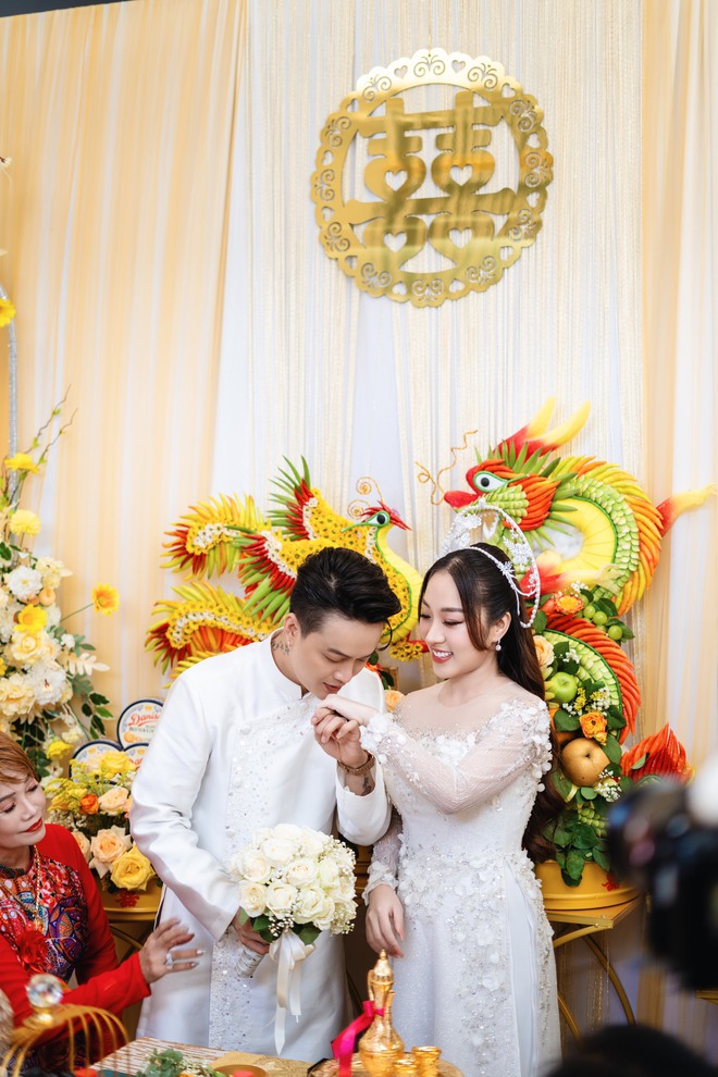 Đám cưới TiTi (HKT) tại Cần Thơ: Chú rể điển trai đón dâu bằng Rolls-Royce, dàn sính lễ bạc tỷ gây choáng - ảnh 12