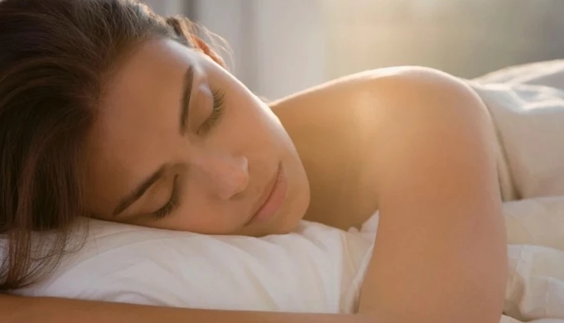 10 lợi ích không ngờ của việc ngủ khỏa thân mà có thể bạn chưa biết - ảnh 1
