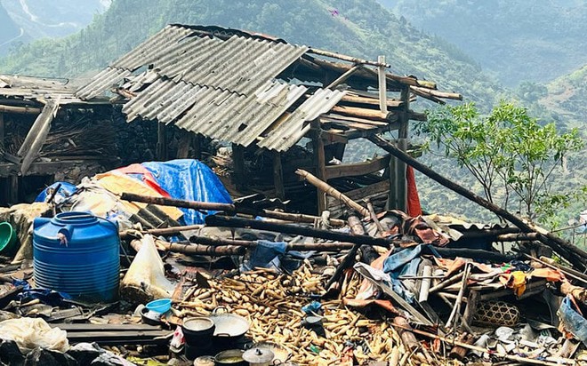 Mưa lớn kèm dông lốc làm sập nhà, bé 5 tuổi tử vong ở Hà Giang - ảnh 1