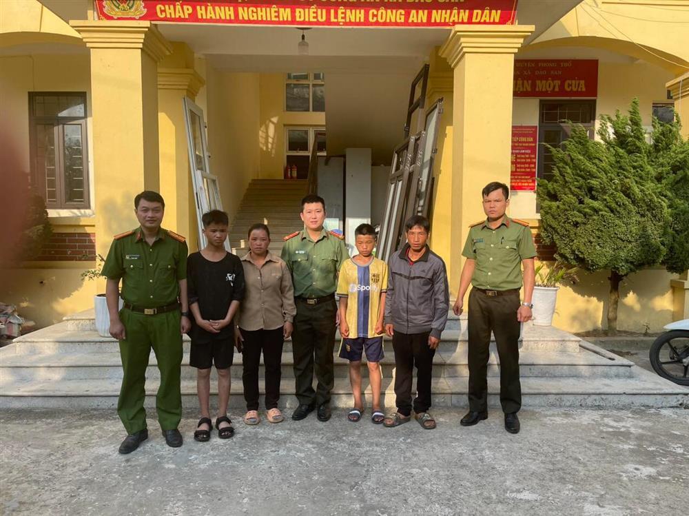 2 cháu bé đạp xe từ Điện Biên xuống Hà Nội đã được về với gia đình - ảnh 1