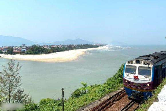 Tuyến đường sắt được mệnh danh đẹp nhất Việt Nam, có thể ngắm ‘Thiên hạ đệ nhất hùng quan’ - ảnh 5